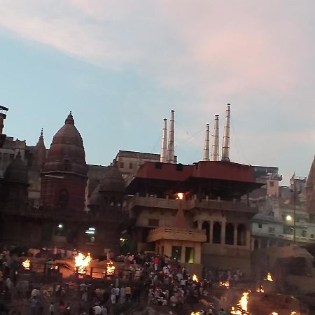 P G On Ganges Varanasi Luaran gambar
