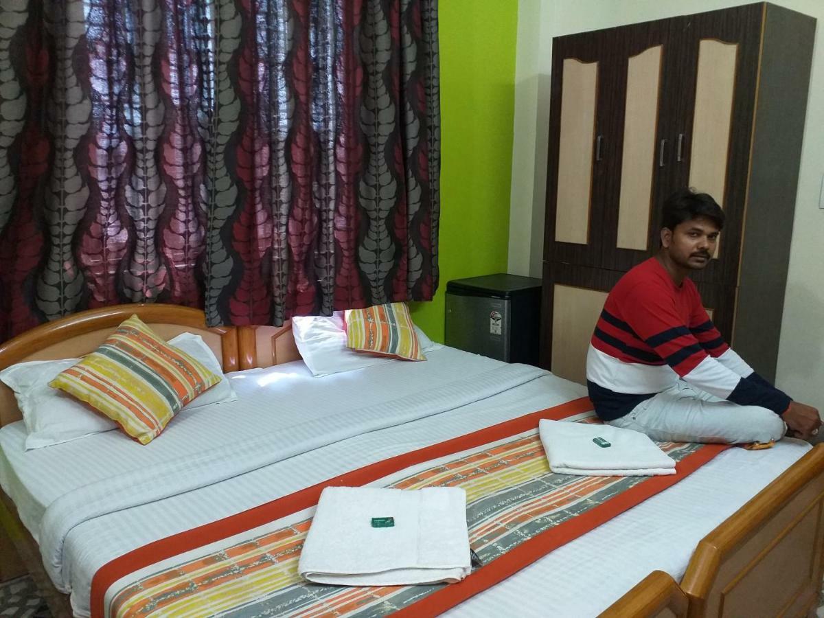 P G On Ganges Varanasi Luaran gambar