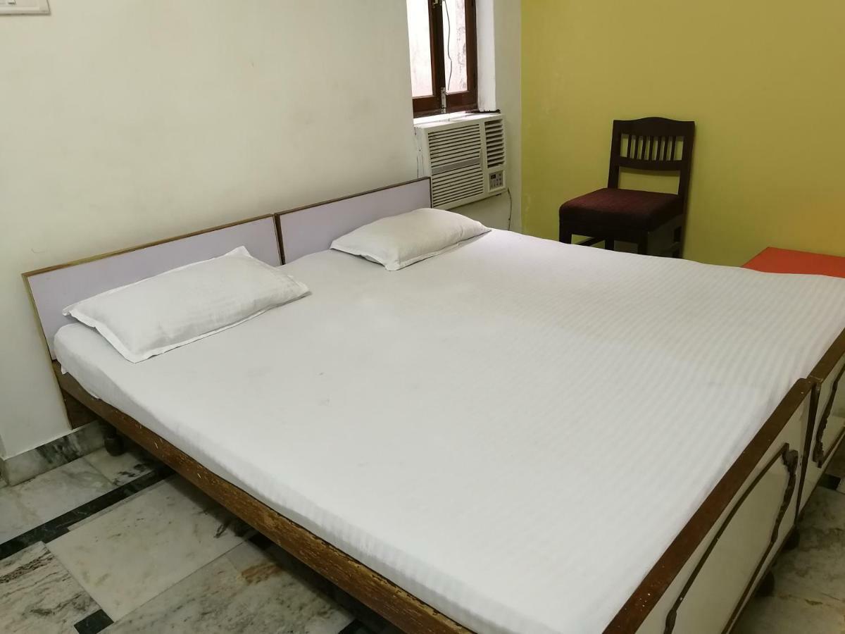 P G On Ganges Varanasi Luaran gambar