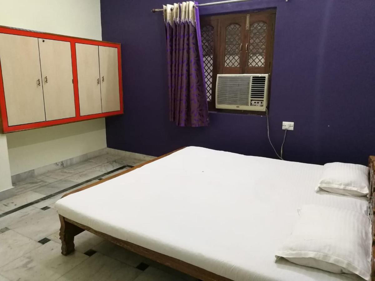 P G On Ganges Varanasi Luaran gambar