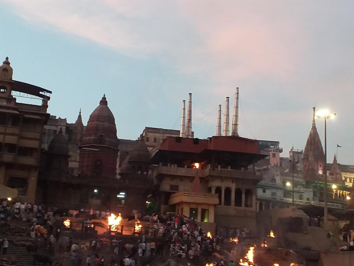 P G On Ganges Varanasi Luaran gambar