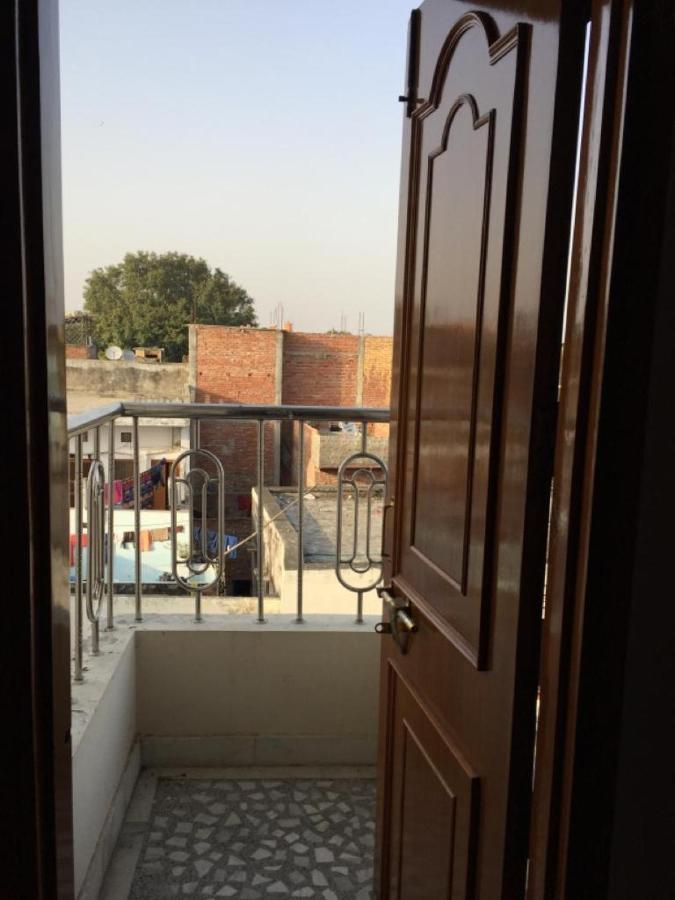 P G On Ganges Varanasi Luaran gambar