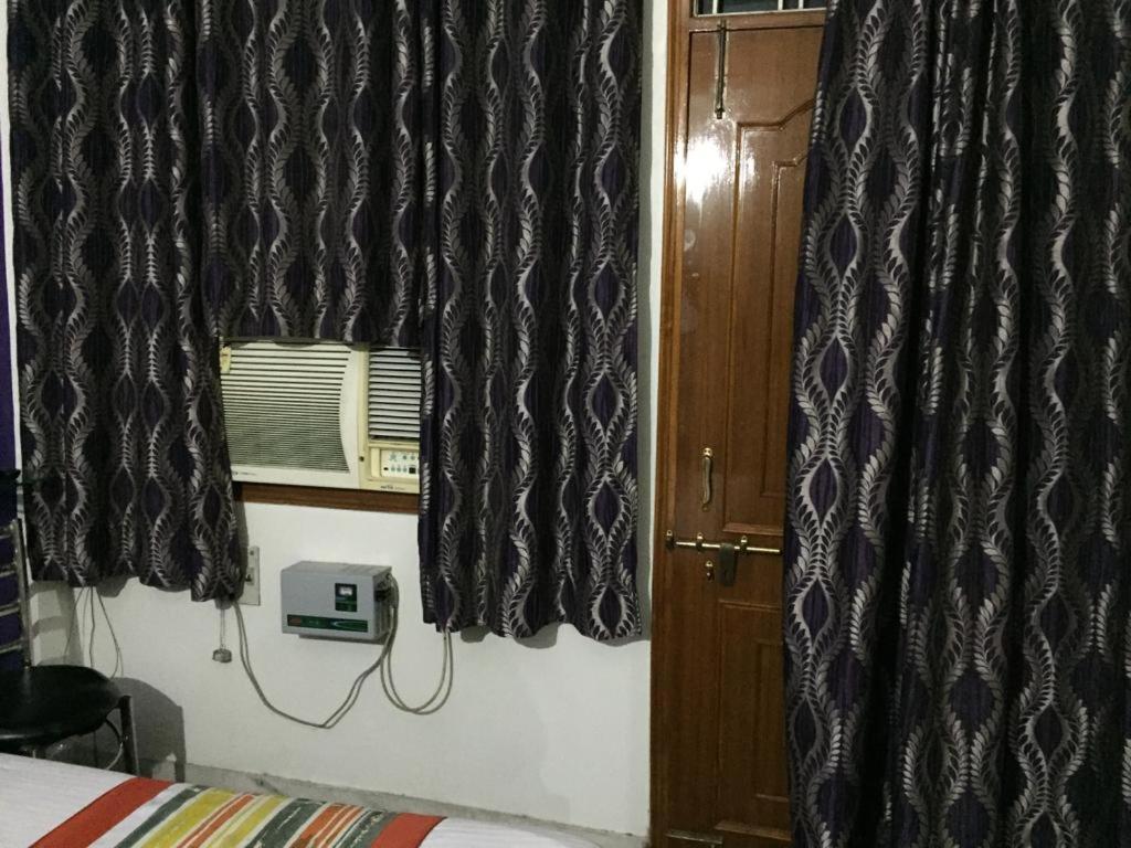 P G On Ganges Varanasi Luaran gambar